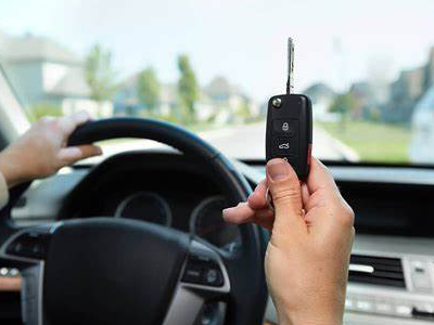 De ferburgen funksje fan 'e auto-ôfstânskontrôle.
